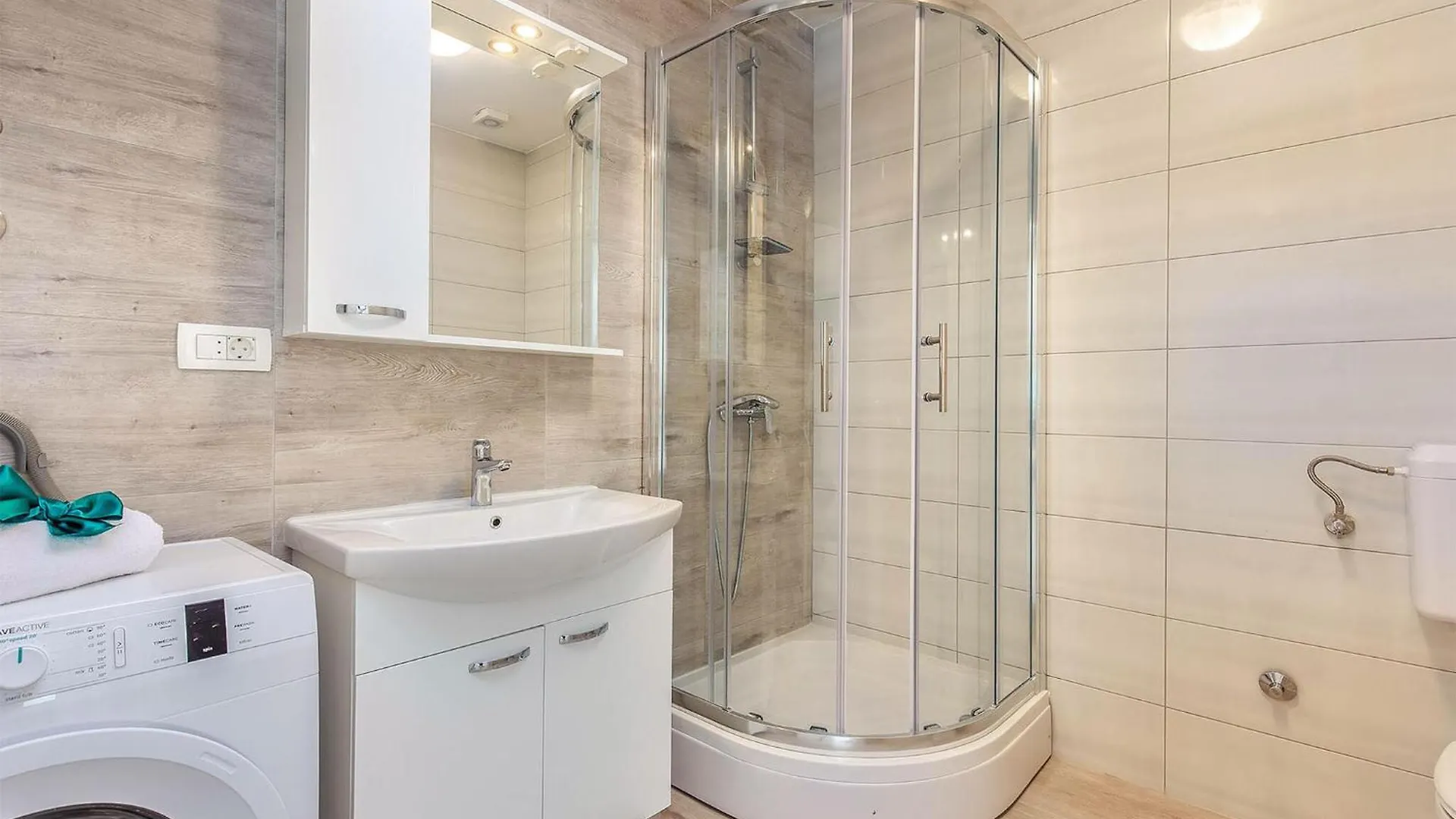 Amazing Apartment In Dramalj With Kitchen